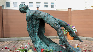 памятник есенину в москве
